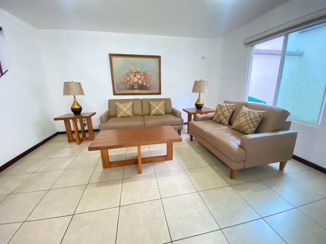 Renta de Casa con Muebles en Las Colinas - Imagen 5