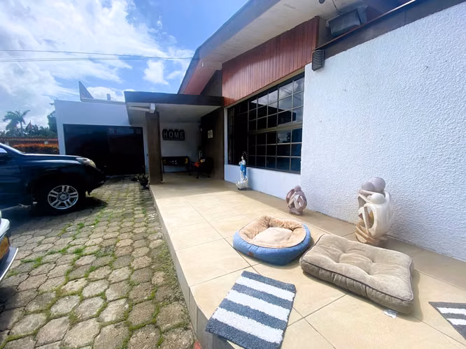 Venta de casa en Las Colinas