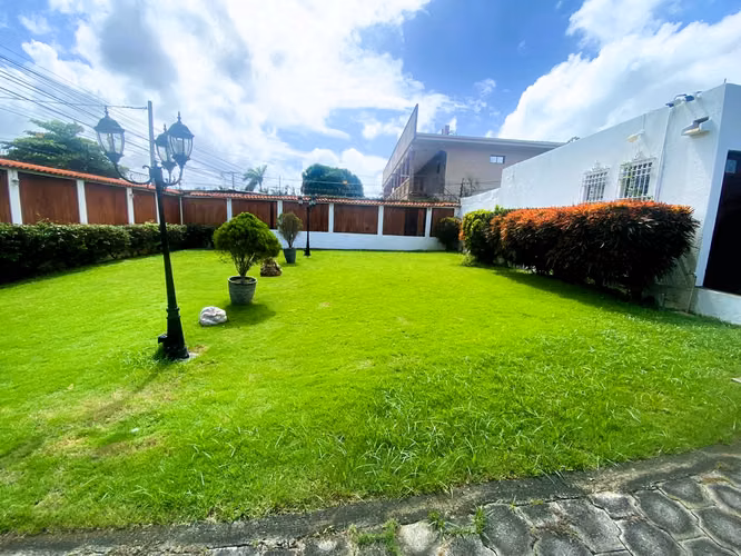 Venta de casa en Las Colinas