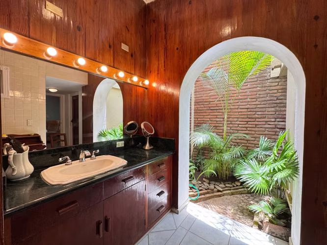 ¡Una joya en el corazón de Managua!