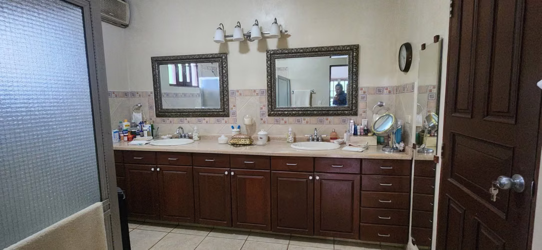 ¡Distinción y naturaleza se unen en esta exclusiva casa!