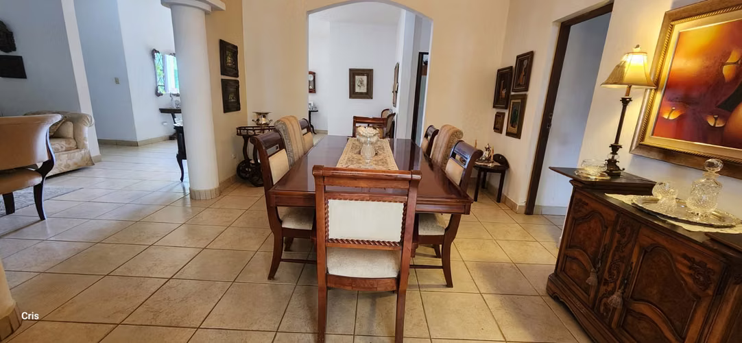 ¡Distinción y naturaleza se unen en esta exclusiva casa!