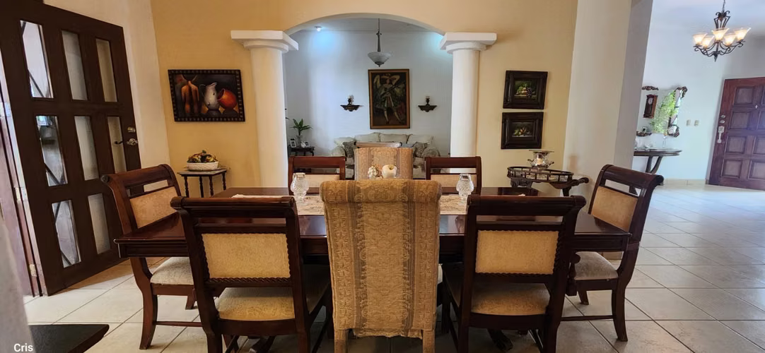 ¡Distinción y naturaleza se unen en esta exclusiva casa!