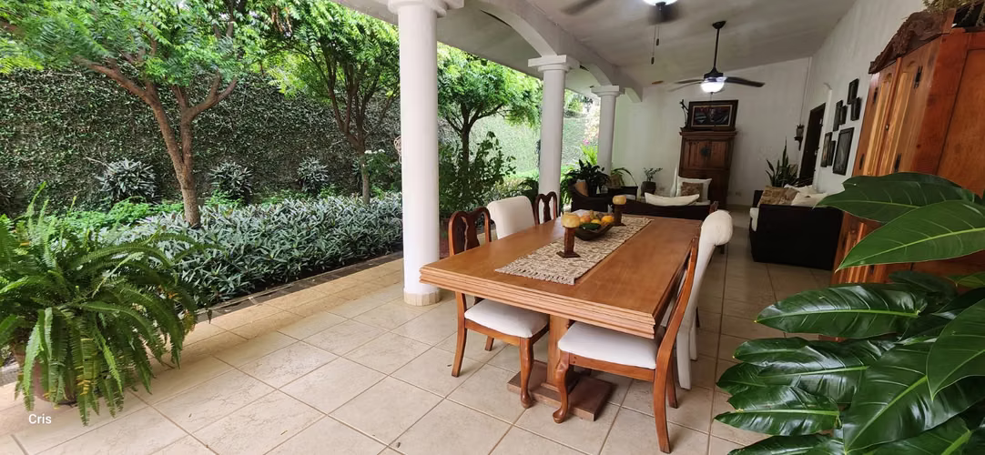 ¡Distinción y naturaleza se unen en esta exclusiva casa!