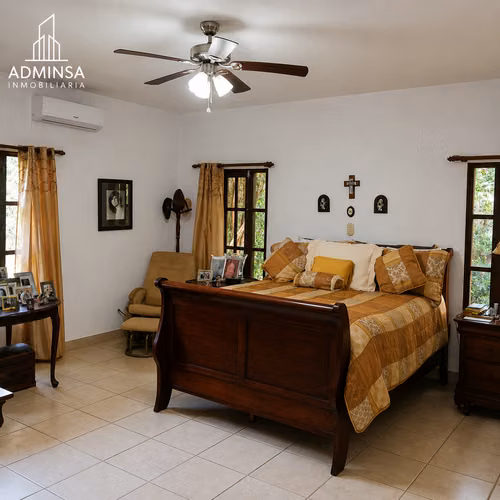 Venta de Exclusiva Casa en Residencial La Estancia, Santo Domingo