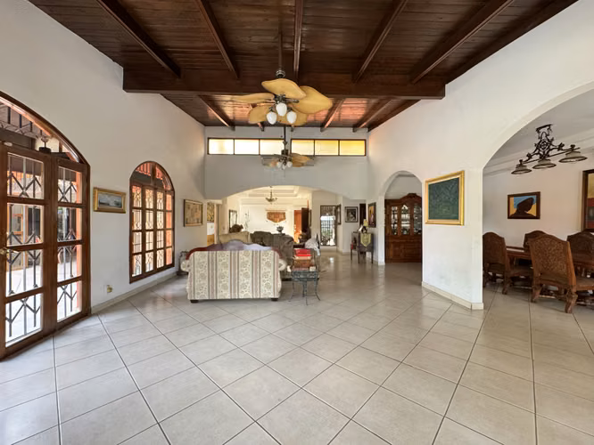 Venta de Casa en Las Colinas