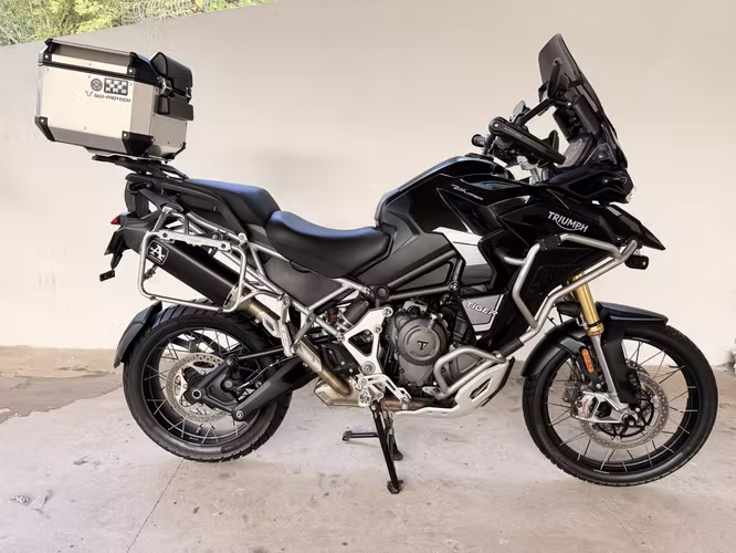 TRIUMPH TIGER RALLY EXPLORER
