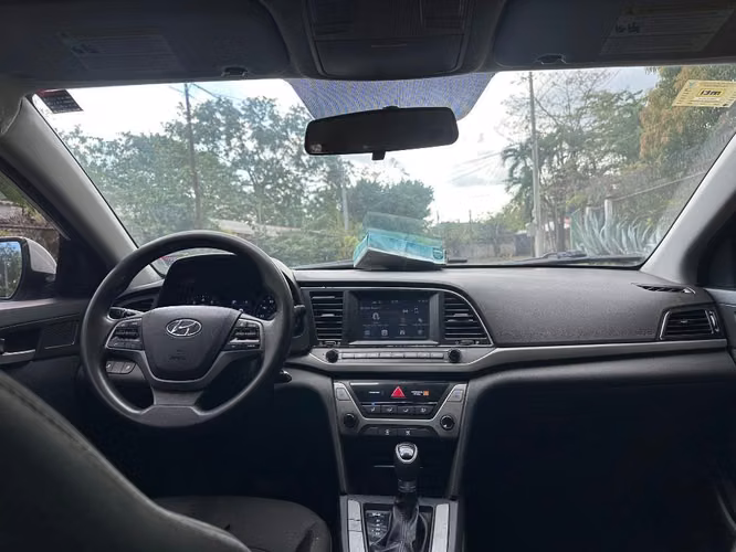 Hyundai Elantra 2018 - Imagen 3