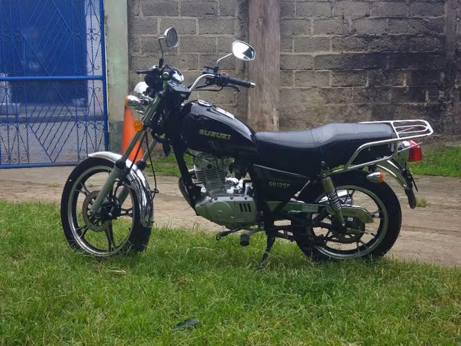 Suzuki GN125F - Imagen 1