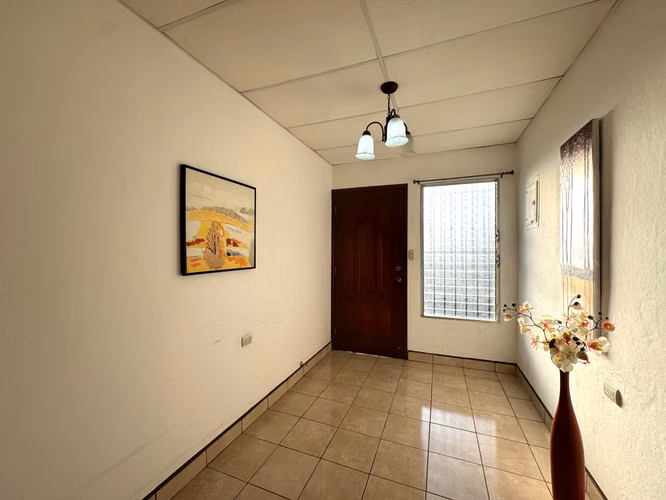 ¡Oportunidad única en Villa Fontana!