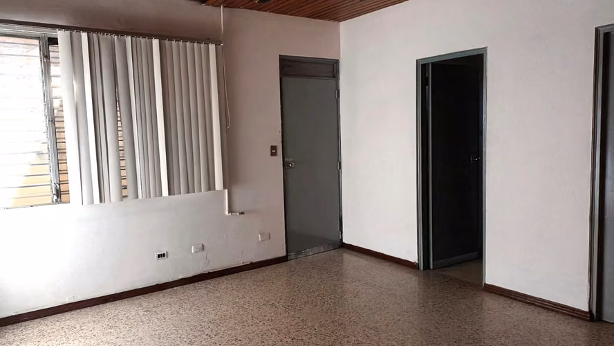 Amplio Local en Renta en Bolonia - Imagen 12