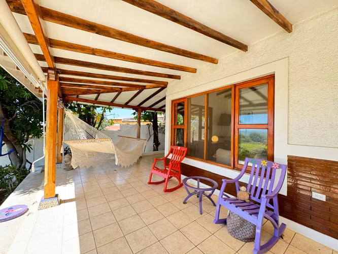 Preciosa Casa en Venta en Pochomil Viejo