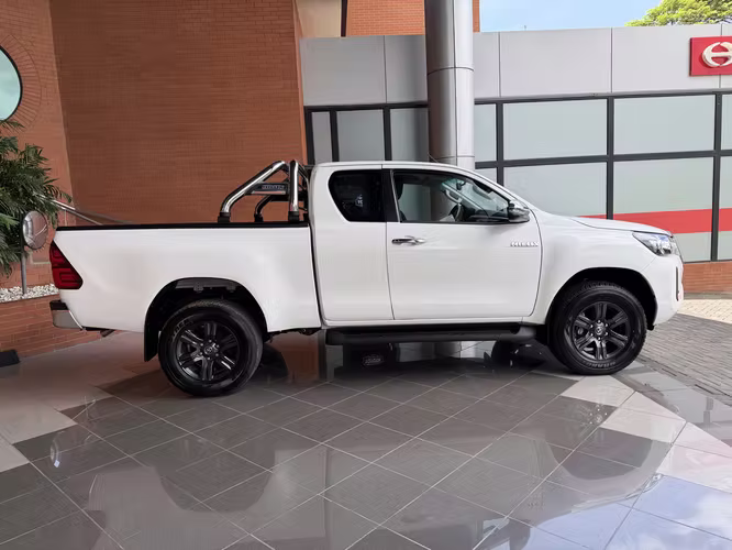EXTRA CAB 2027 NUEVA DE PAQUETE - HILUX