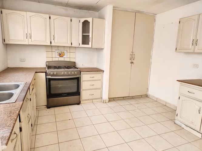 Venta de casa en Los Robles