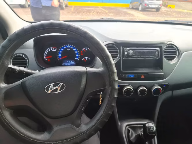 Grand i10 sedan color negro - Imagen 6