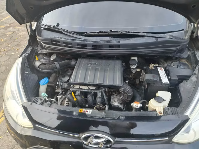 Grand i10 sedan color negro - Imagen 2
