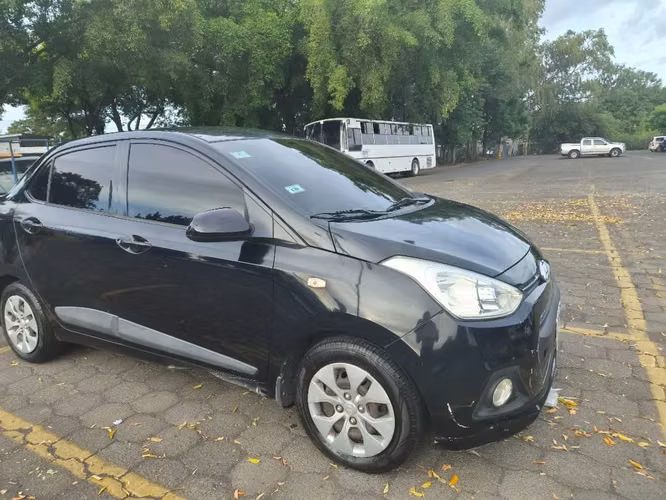 Grand i10 sedan color negro - Imagen 5