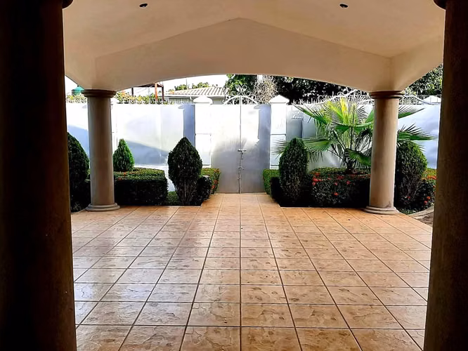 Hermosa Casa en Alquiler en Las Cumbres - Imagen 14
