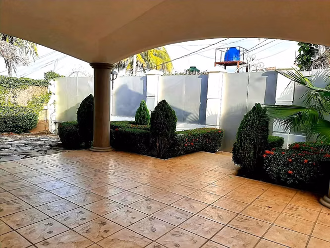 Hermosa Casa en Alquiler en Las Cumbres - Imagen 12