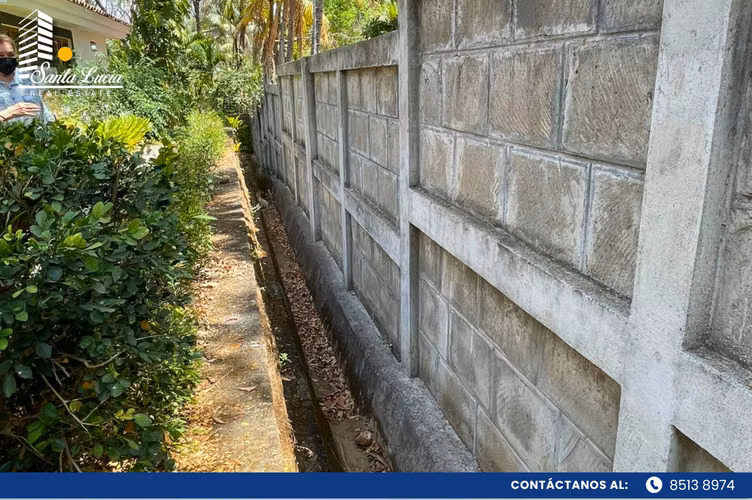 Residencia de alta ingeniería y diseño exclusivo en venta -LL