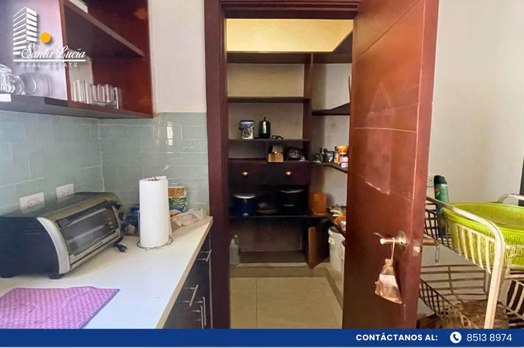 Residencia de alta ingeniería y diseño exclusivo en venta -LL