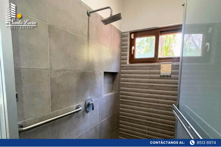 Residencia de alta ingeniería y diseño exclusivo en venta -LL