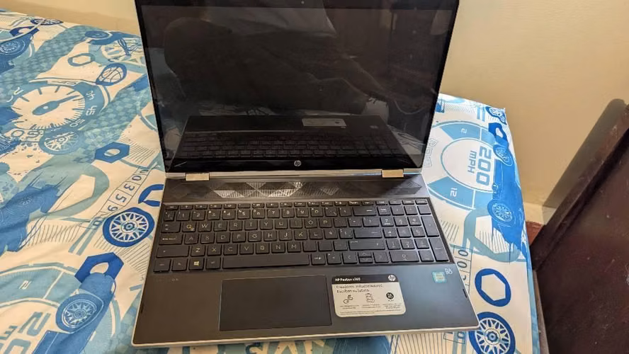 Laptop HP Pavilion X360 con pantalla táctil