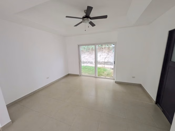 propiedad en venta en el km 11 moderna y de una planta!