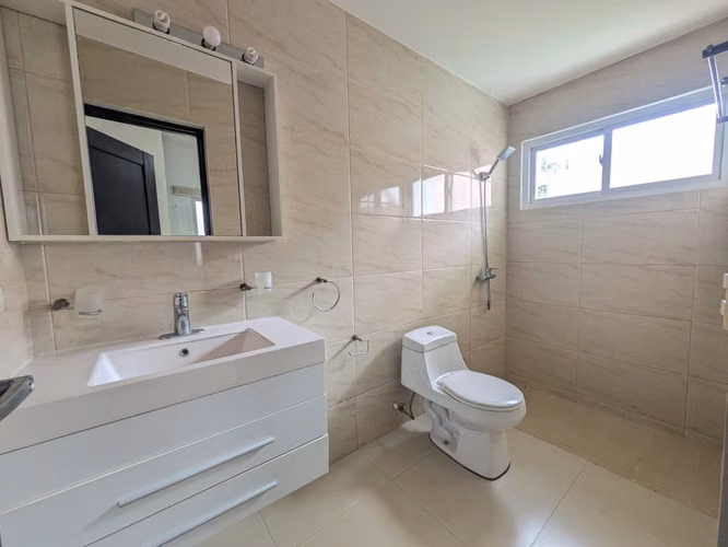 propiedad en venta en el km 11 moderna y de una planta!