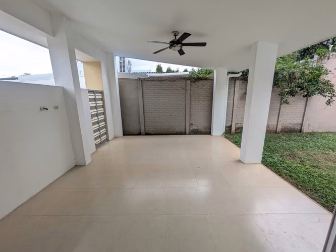 propiedad en venta en el km 11 moderna y de una planta!