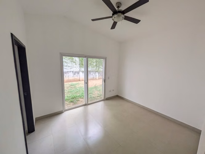 propiedad en venta en el km 11 moderna y de una planta!