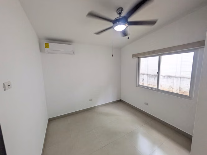 propiedad en venta en el km 11 moderna y de una planta!