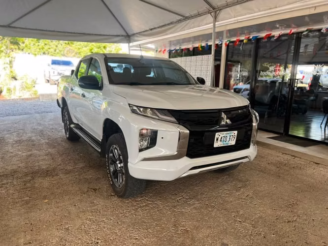 Mitsubishi L200 año 2024 - Imagen 4