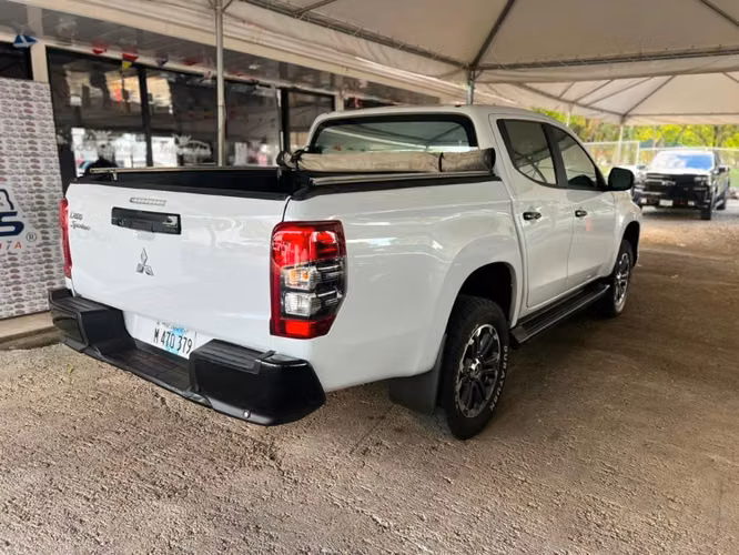 Mitsubishi L200 año 2024 - Imagen 2