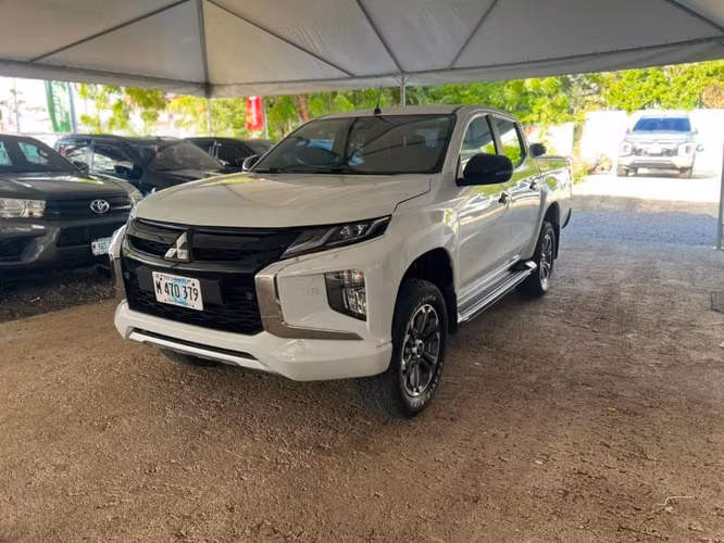 Mitsubishi L200 año 2024