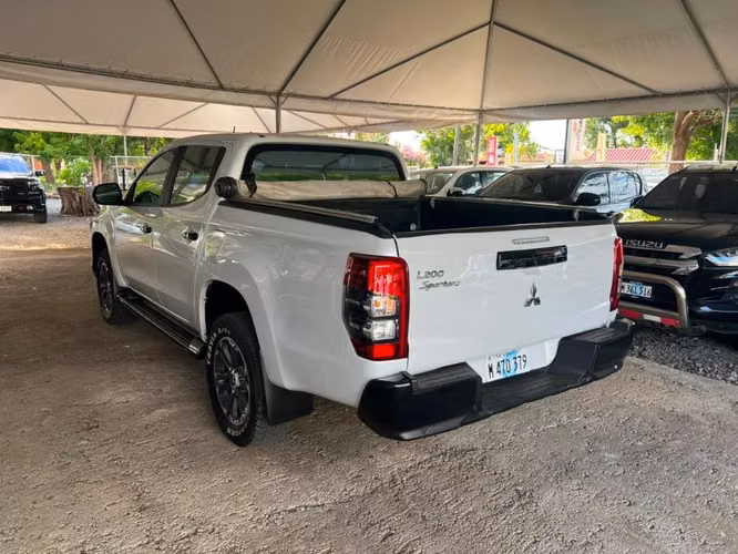 Mitsubishi L200 año 2024 - Imagen 3