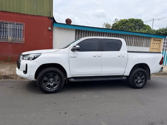 Toyota Hilux SR - Imagen 6
