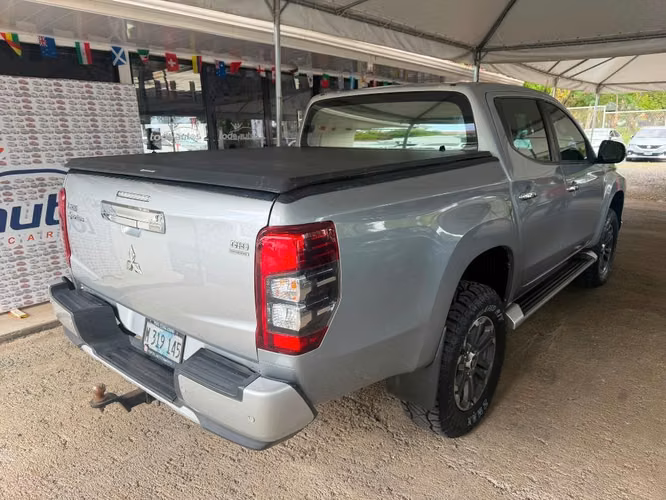 Mitsubishi L200 año 2020 - Imagen 5