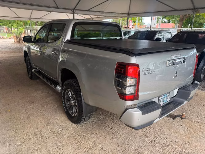 Mitsubishi L200 año 2020 - Imagen 3