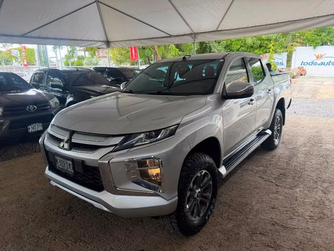 Mitsubishi L200 año 2020