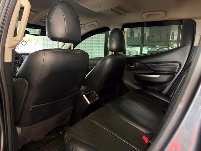 Mitsubishi L200 modelo Limited High Power año 2024 - Imagen 5