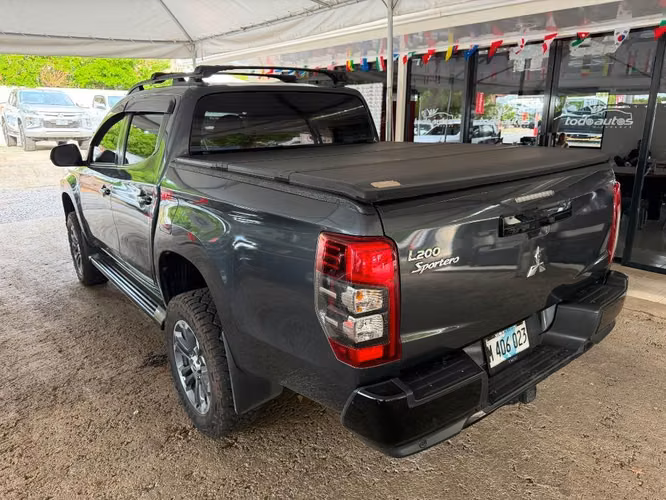 Mitsubishi L200 modelo Limited High Power año 2024 - Imagen 6