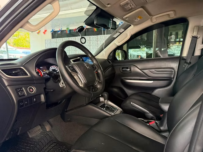 Mitsubishi L200 modelo Limited High Power año 2024 - Imagen 4