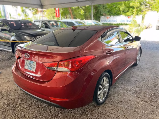 Hyundai Elantra año 2016
