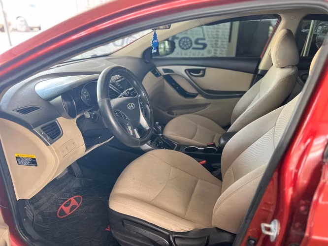 Hyundai Elantra año 2016