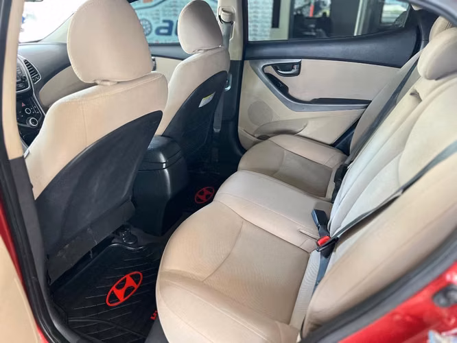 Hyundai Elantra año 2016