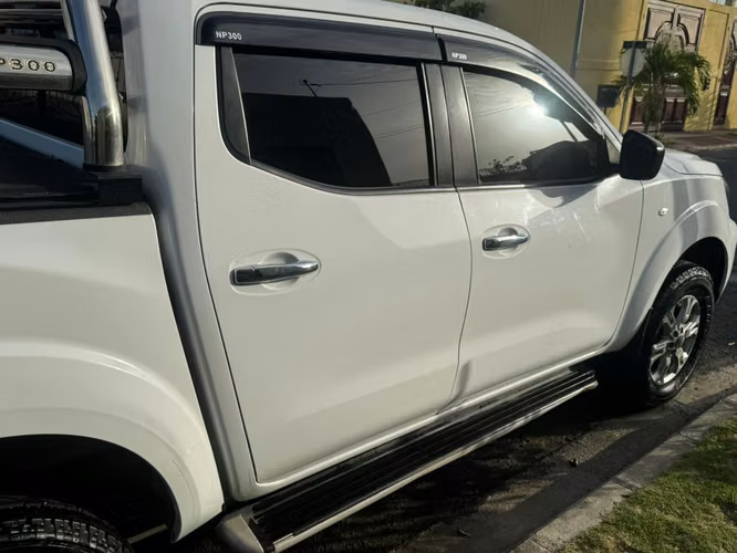 Nissan Frontier NP Automática Diésel 4x4 2024 | Excelente Estado