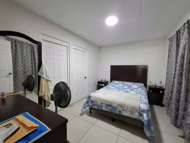 GG . Venta casa ms 3 apartamentos en Colonia Centroamerica