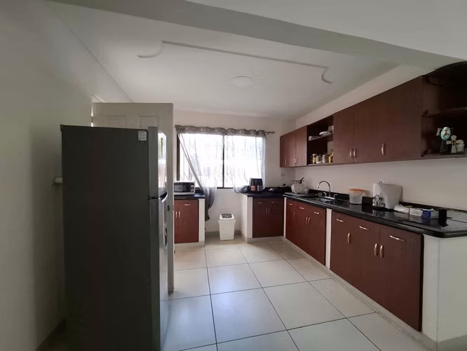 GG . Venta casa ms 3 apartamentos en Colonia Centroamerica