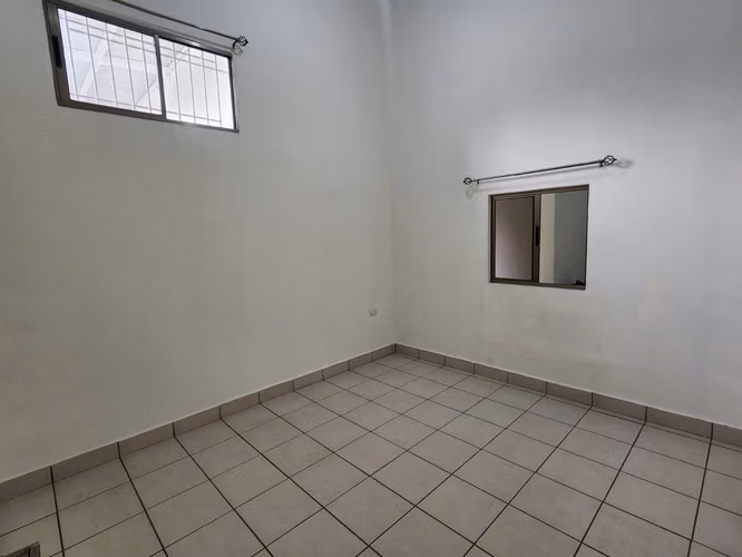 ¡EXCELENTE OPORTUNIDAD! CASA DE 3 HABITACIONES EN ANEXO MIGUEL GUTIERREZ - Imagen 17
